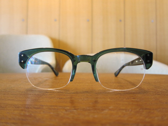 目元にメイクしたようなシュルエットのセルブロー　OLIVERGOLDSMITH　NSL3