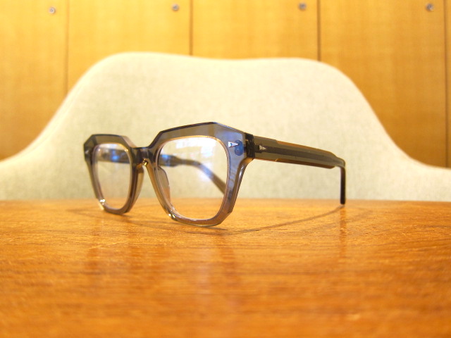 かっこいい女性になれるメガネ AHLEMアーレム | 福岡市薬院のメガネ